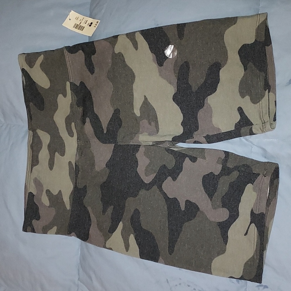 Aero Green Camo Shorts Size Small
